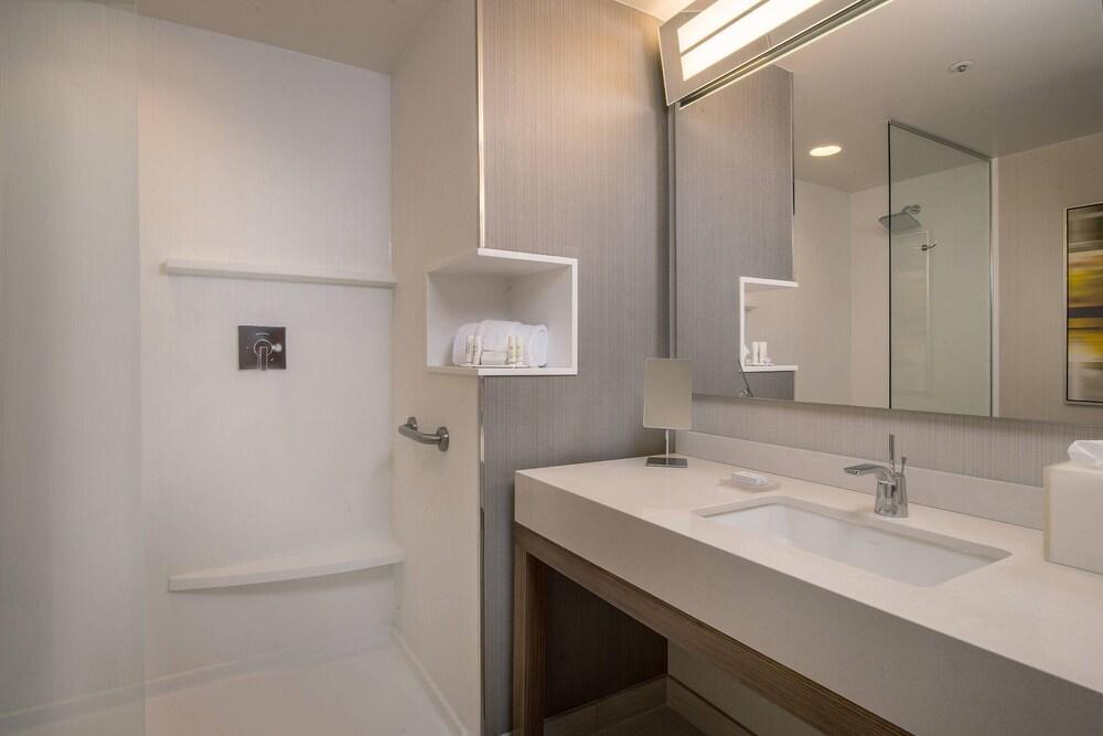 Готель Courtyard Portland East Fairview Екстер'єр фото