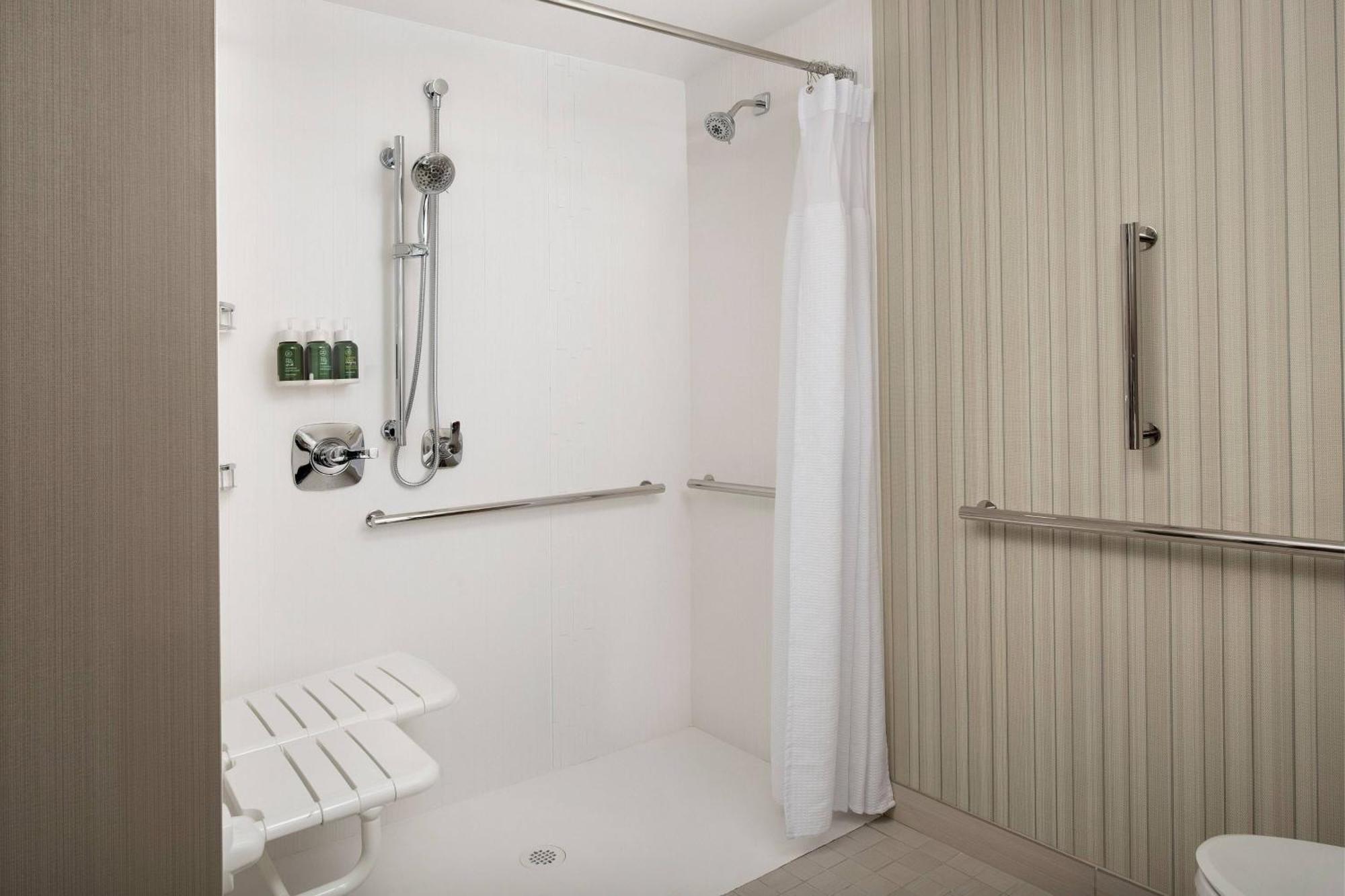 Готель Courtyard Portland East Fairview Екстер'єр фото
