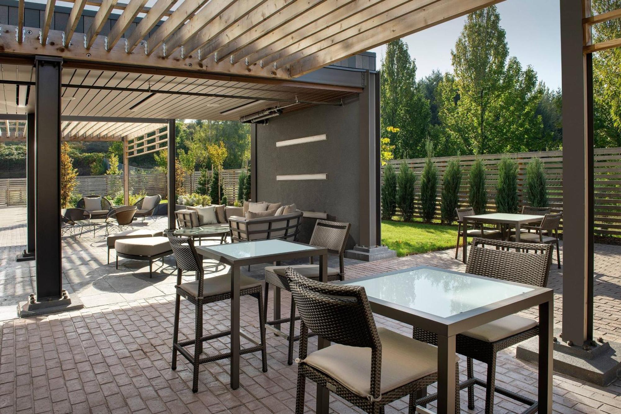 Готель Courtyard Portland East Fairview Екстер'єр фото